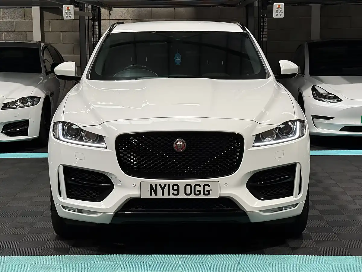 Used 2019 Jaguar F-Pace R-Sport White - Interior and Exterior details 4