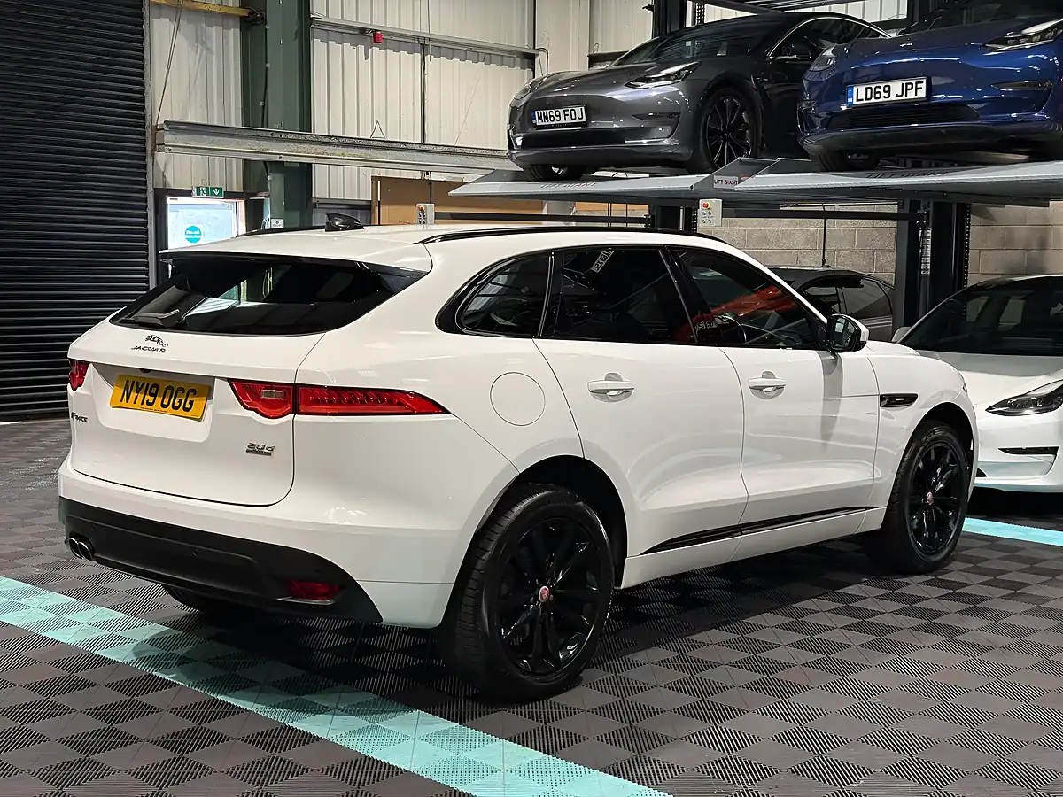 Used 2019 Jaguar F-Pace R-Sport White - Interior and Exterior details 9