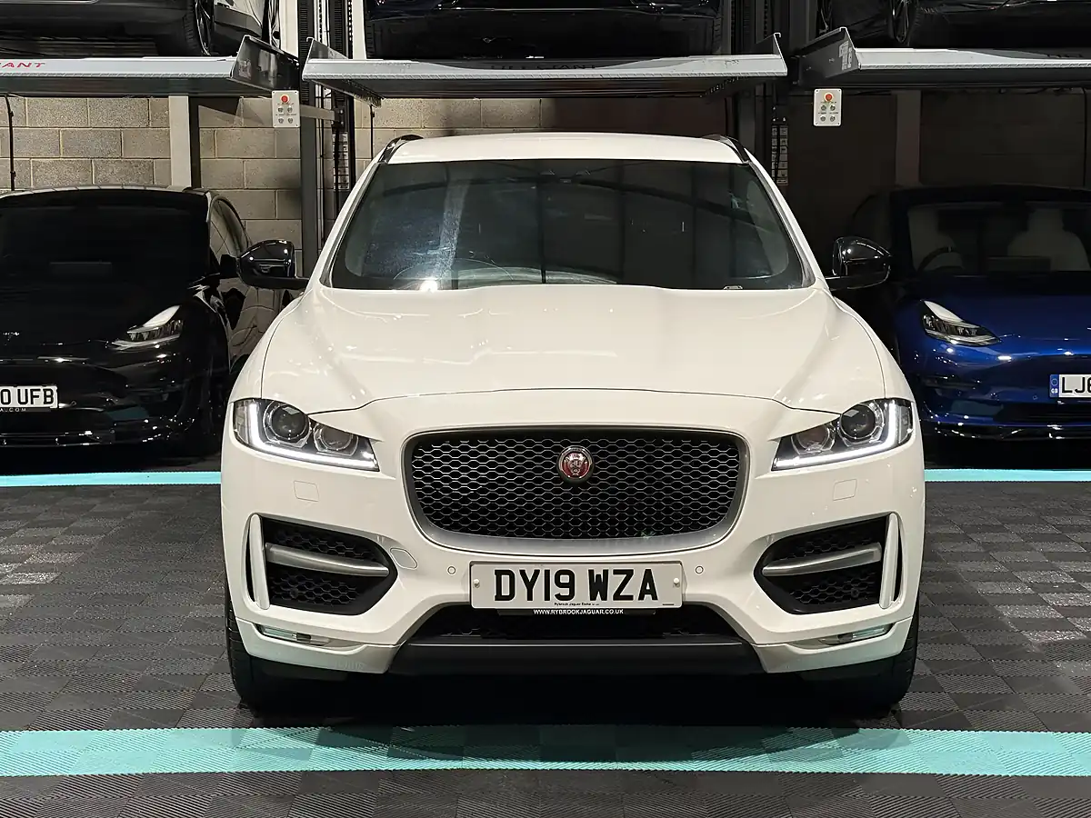 Used 2019 Jaguar F-Pace R-Sport White - Interior and Exterior details 4