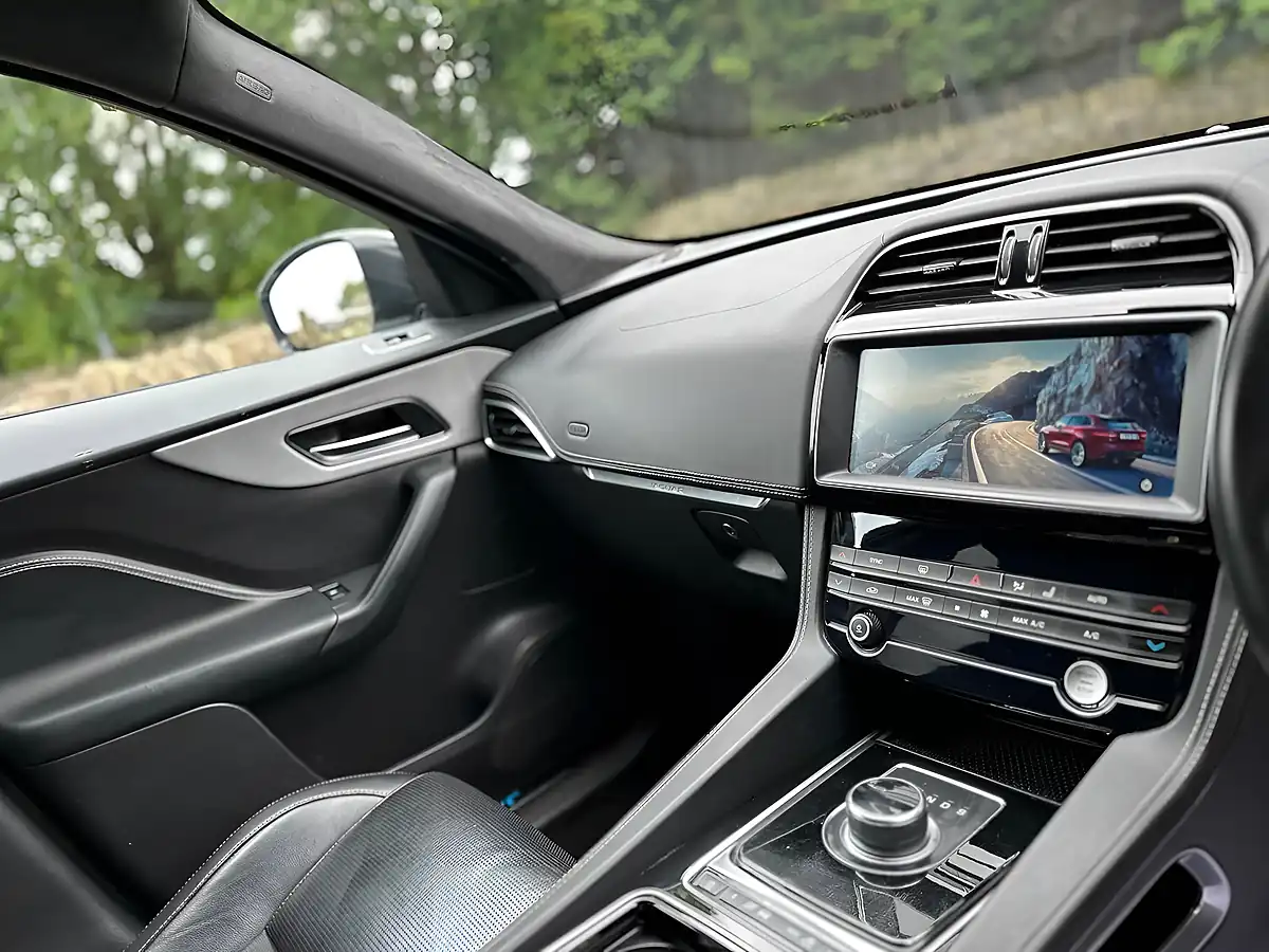 Used 2019 Jaguar F-Pace R-Sport White - Interior and Exterior details 10