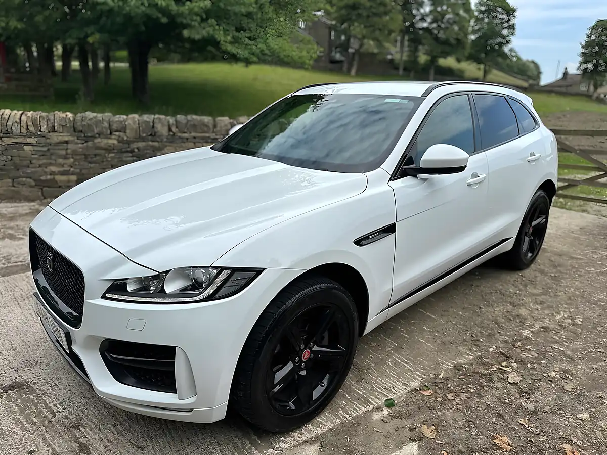 Used 2019 Jaguar F-Pace R-Sport White - Interior and Exterior details 4
