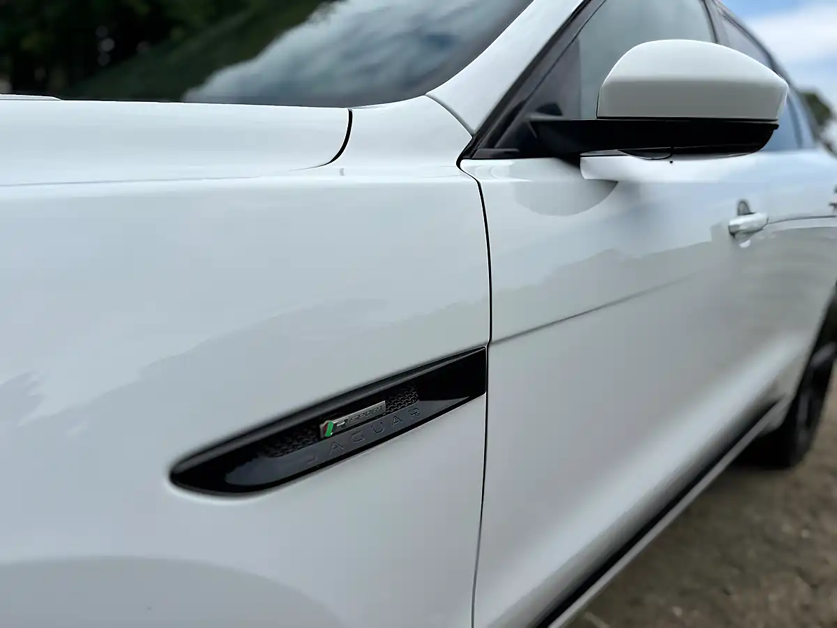 Used 2019 Jaguar F-Pace R-Sport White - Interior and Exterior details 5