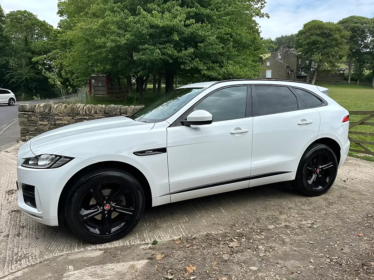 Used 2019 Jaguar F-Pace R-Sport White - Interior and Exterior details 7