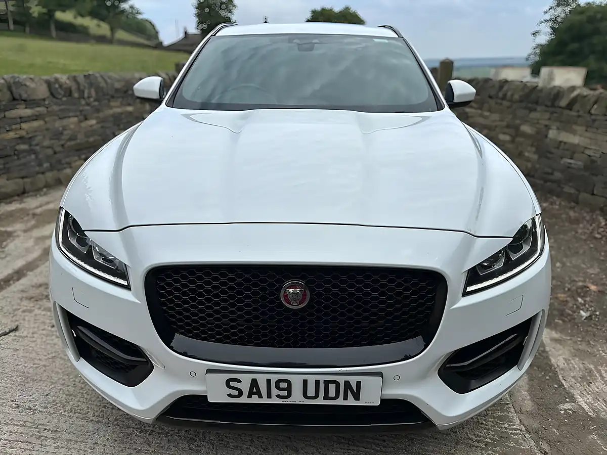 Used 2019 Jaguar F-Pace R-Sport White - Interior and Exterior details 9
