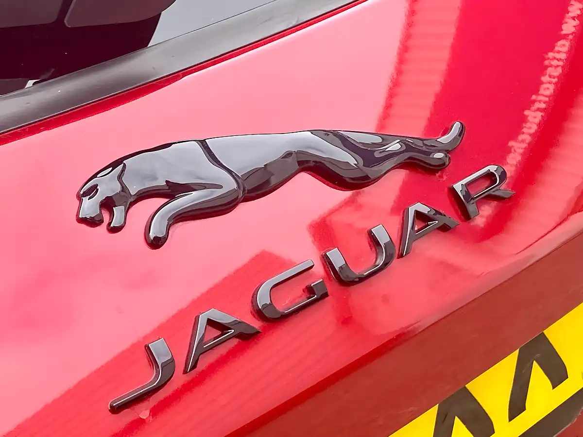 Used 2019 Jaguar F-Pace Svr Quickshift Red - Interior and Exterior details 17