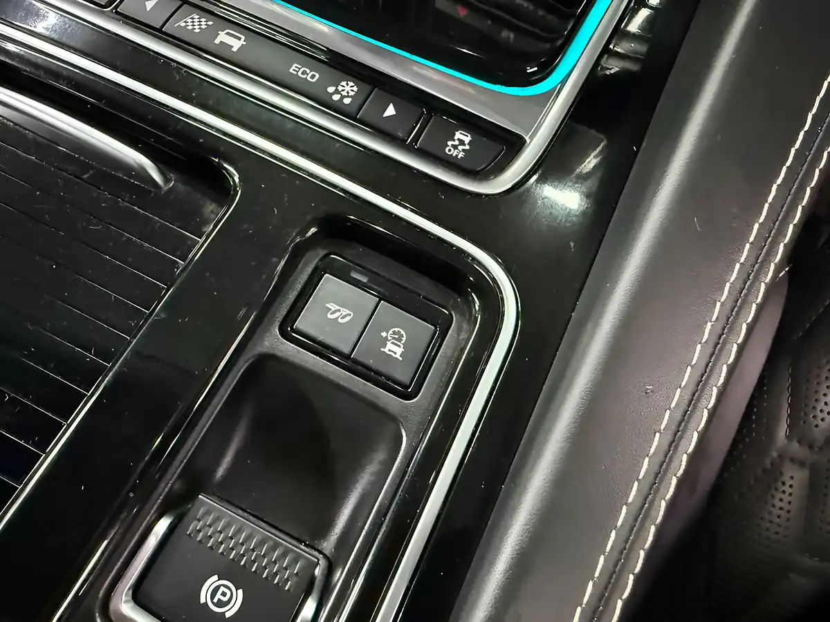 Used 2019 Jaguar F-Pace Svr White - Interior and Exterior details 7