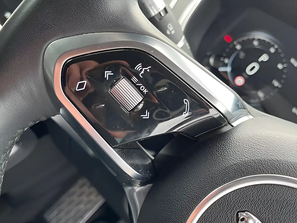 Used 2019 Jaguar I-Pace Hse White - Interior and Exterior details 16
