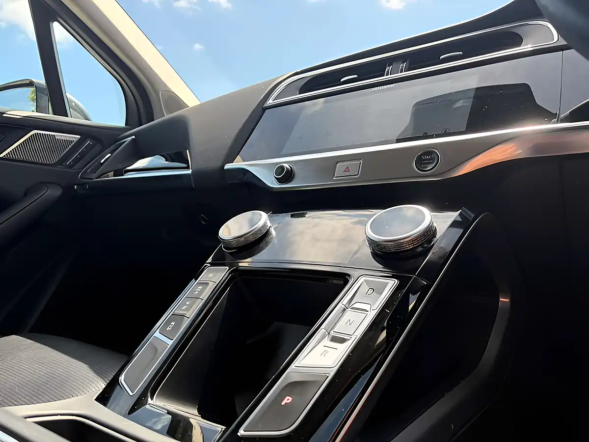 Used 2019 Jaguar I-Pace Se Grey - Interior and Exterior details 10