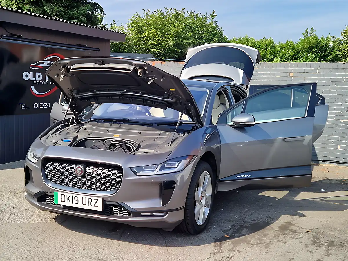 Used 2019 Jaguar I-Pace Se Grey - Interior and Exterior details 10