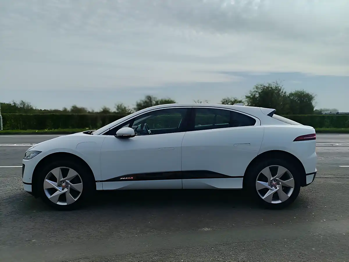 Used 2019 Jaguar I-Pace Se White - Interior and Exterior details 8