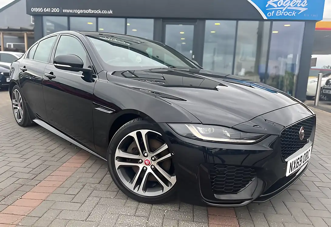 Used 2019 Jaguar Xe R-Dynamic Se Narvik Black Metallic - Front View