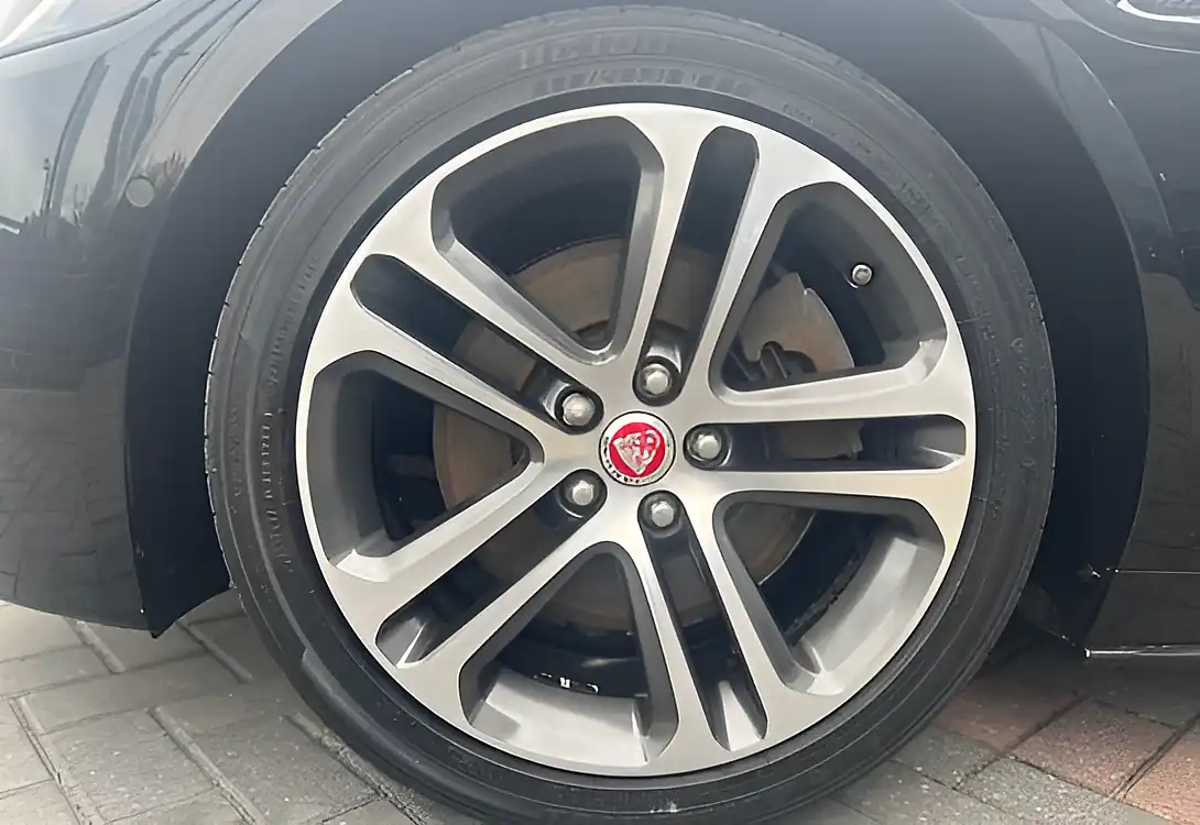 Used 2019 Jaguar Xe R-Dynamic Se Narvik Black Metallic - Interior and Exterior details 10