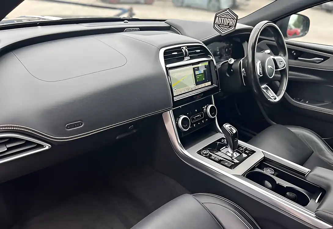 Used 2019 Jaguar Xe R-Dynamic Se Narvik Black Metallic - Interior and Exterior details 16