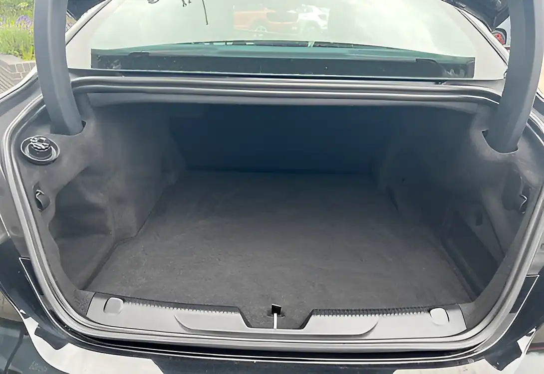 Used 2019 Jaguar Xe R-Dynamic Se Narvik Black Metallic - Interior and Exterior details 19