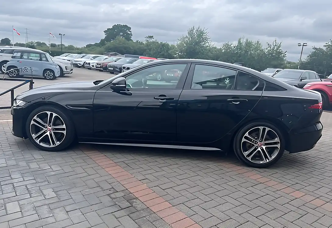 Used 2019 Jaguar Xe R-Dynamic Se Narvik Black Metallic - Interior and Exterior details 9