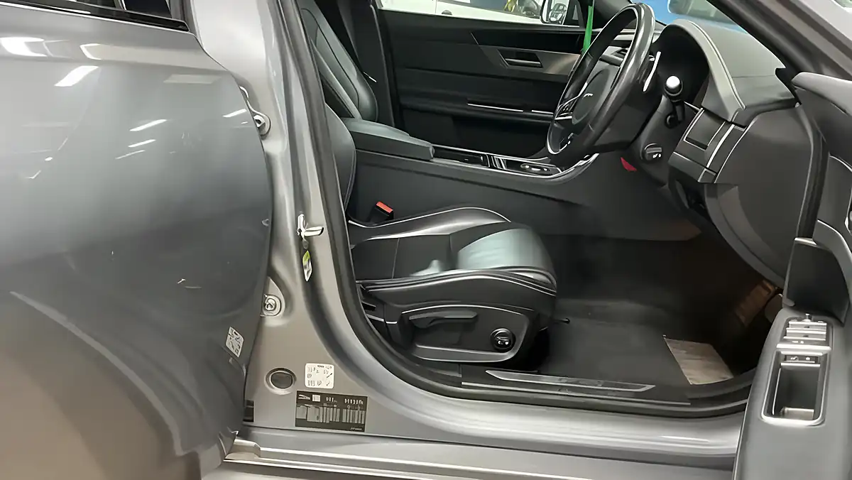 Used 2019 Jaguar Xf Chequered Flag Sportbrake Grey - Interior and Exterior details 11