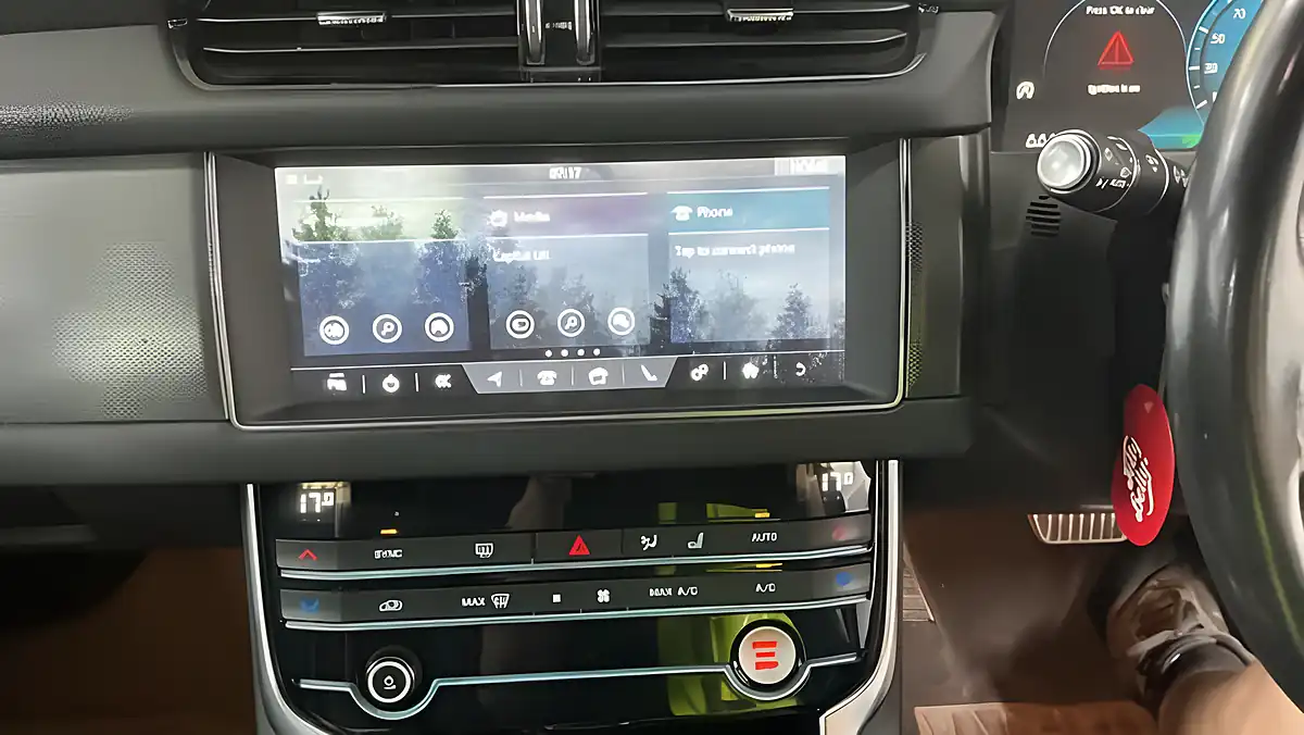 Used 2019 Jaguar Xf Chequered Flag Sportbrake Grey - Interior and Exterior details 13