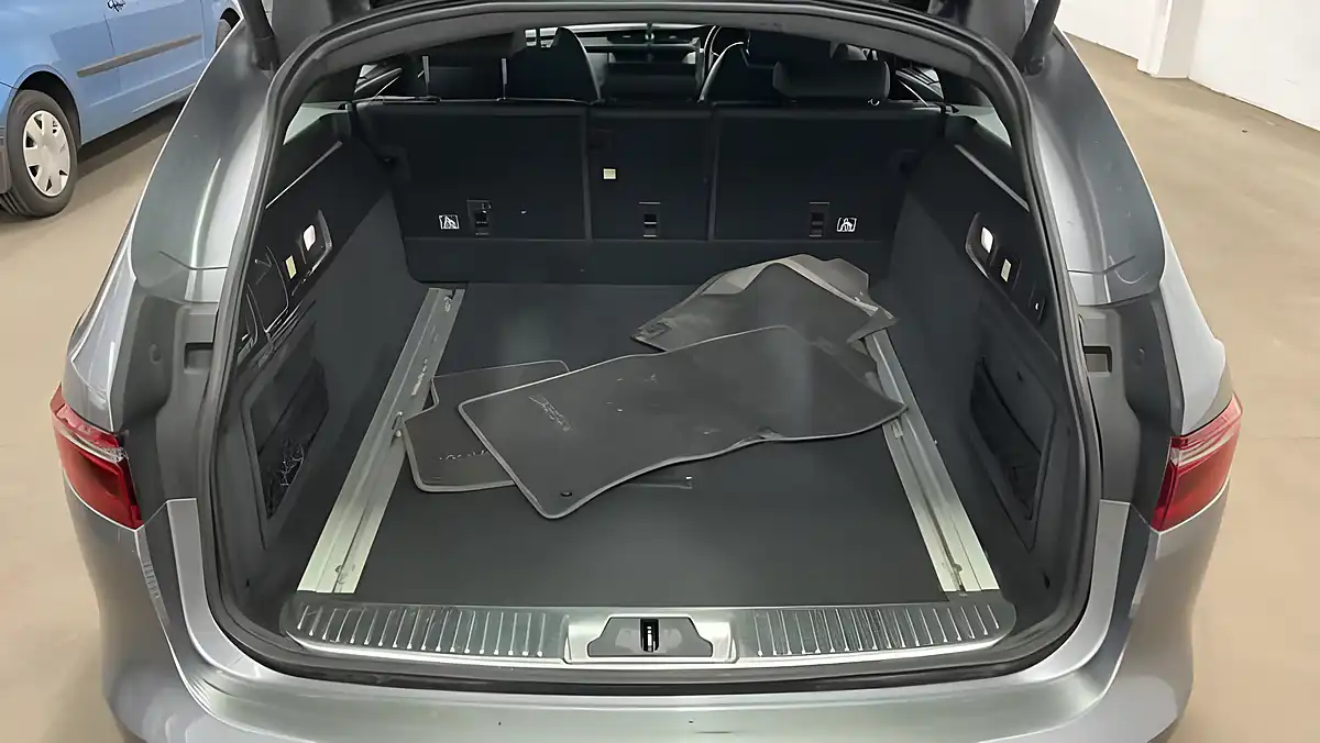 Used 2019 Jaguar Xf Chequered Flag Sportbrake Grey - Interior and Exterior details 9