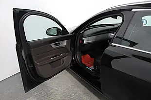 Used 2019 Jaguar Xf Portfolio Sportbrake Black - Interior and Exterior details 13