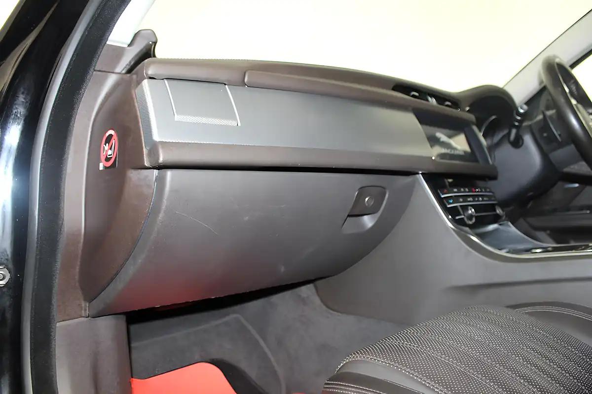 Used 2019 Jaguar Xf Portfolio Sportbrake Black - Interior and Exterior details 14