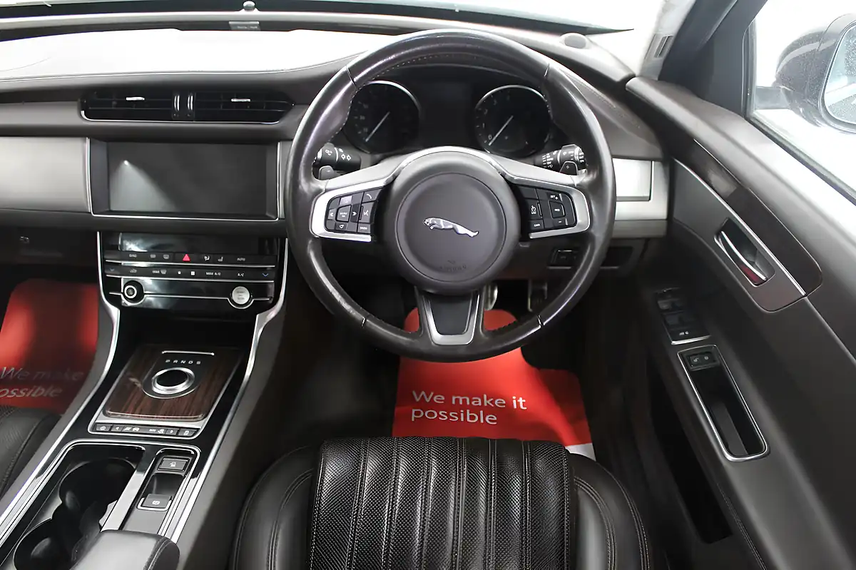 Used 2019 Jaguar Xf Portfolio Sportbrake Black - Interior and Exterior details 16