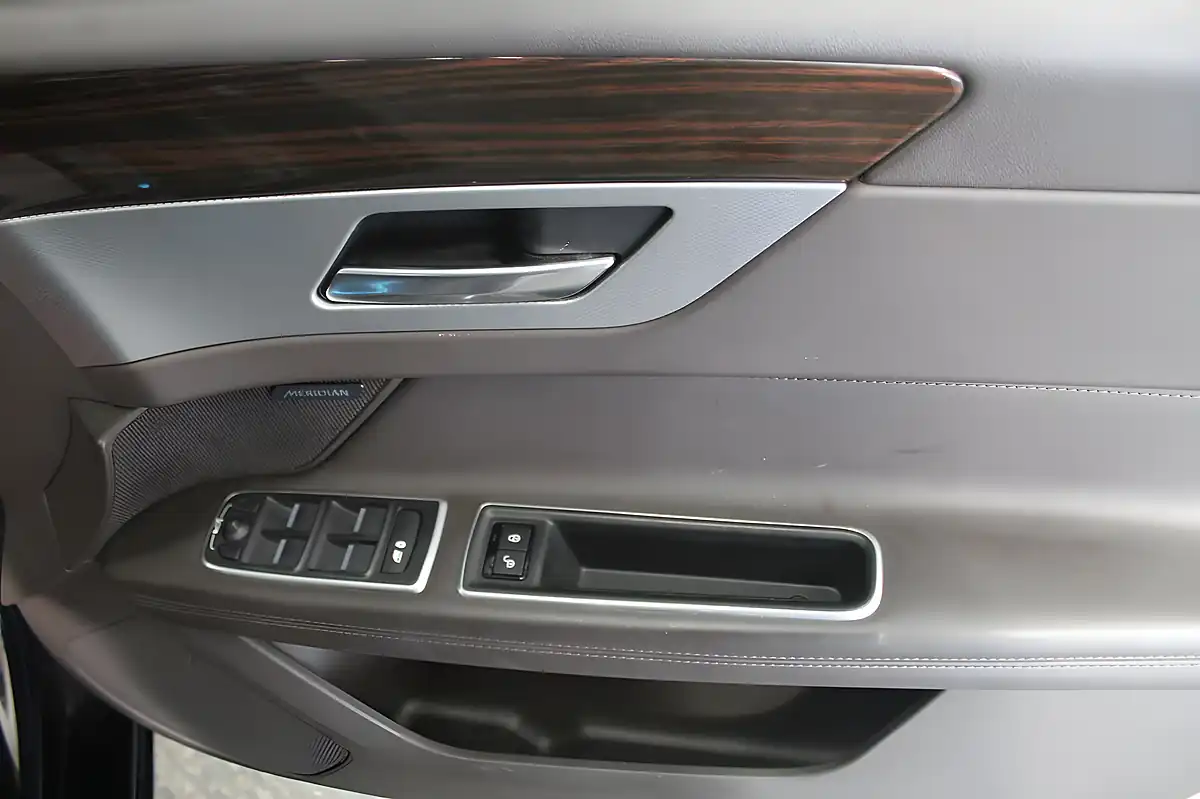 Used 2019 Jaguar Xf Portfolio Sportbrake Black - Interior and Exterior details 17