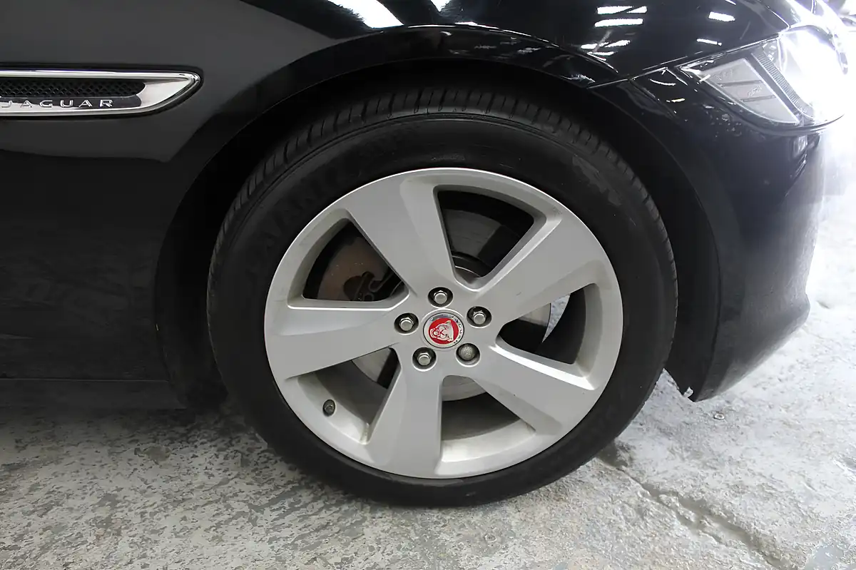 Used 2019 Jaguar Xf Portfolio Sportbrake Black - Interior and Exterior details 19
