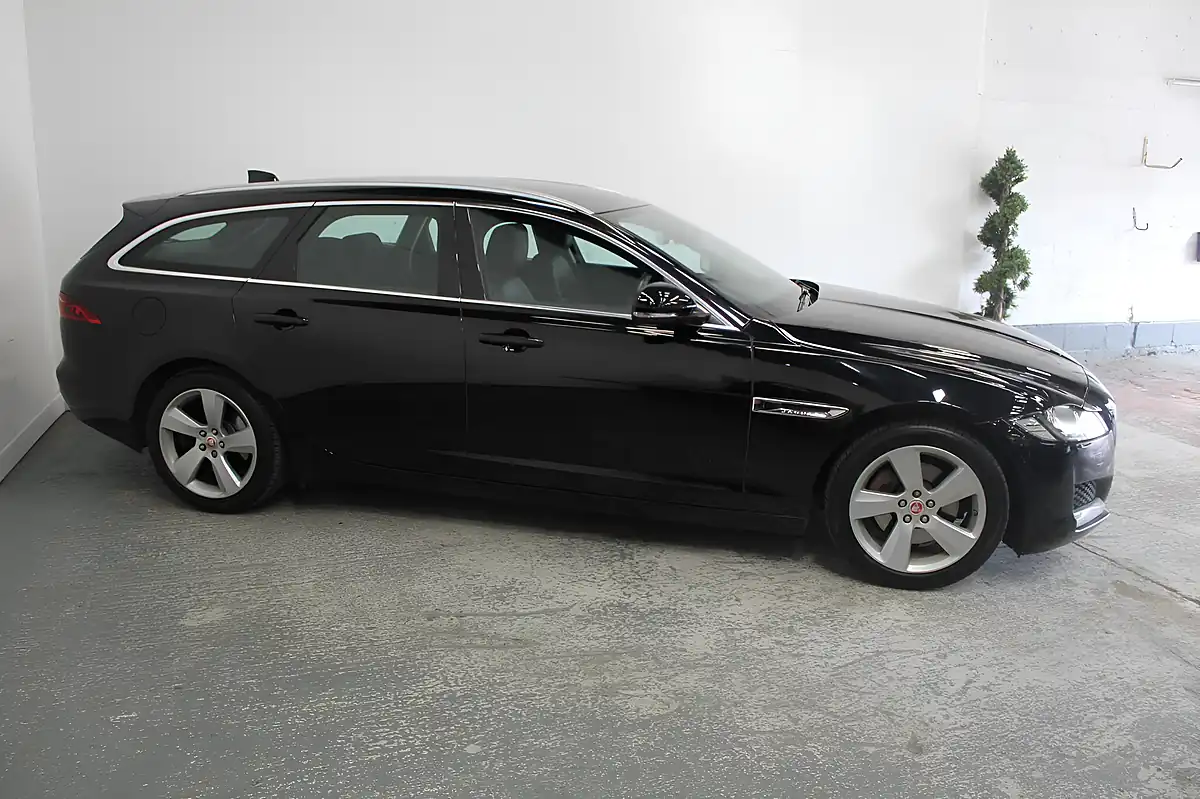 Used 2019 Jaguar Xf Portfolio Sportbrake Black - Interior and Exterior details 3