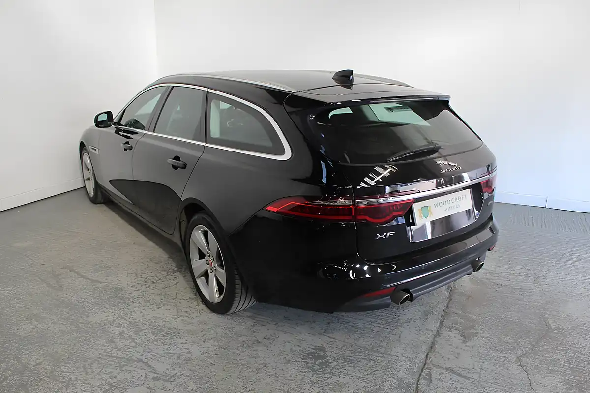 Used 2019 Jaguar Xf Portfolio Sportbrake Black - Interior and Exterior details 5