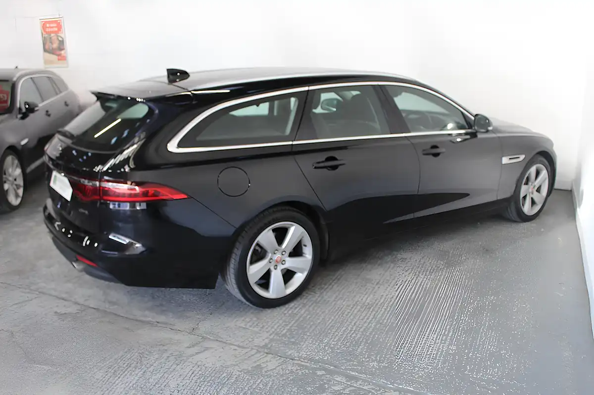 Used 2019 Jaguar Xf Portfolio Sportbrake Black - Interior and Exterior details 8