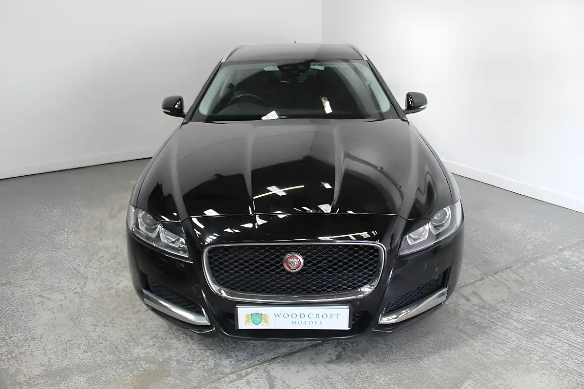 Used 2019 Jaguar Xf Portfolio Sportbrake Black - Interior and Exterior details 9