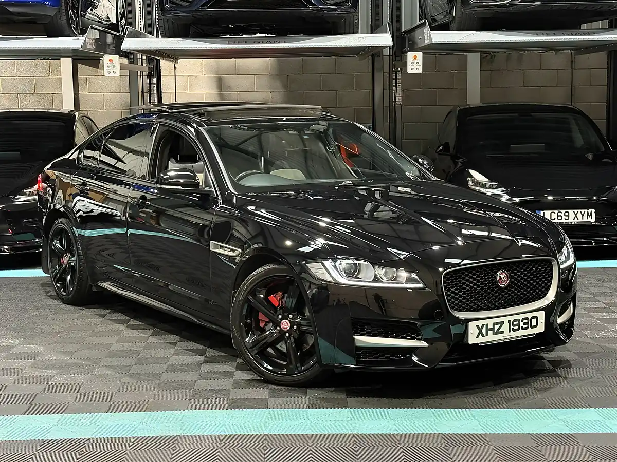 Used 2019 Jaguar Xf R-Sport Black - Front View
