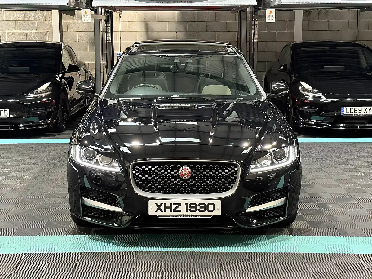 Used 2019 Jaguar Xf R-Sport Black - Interior and Exterior details 4
