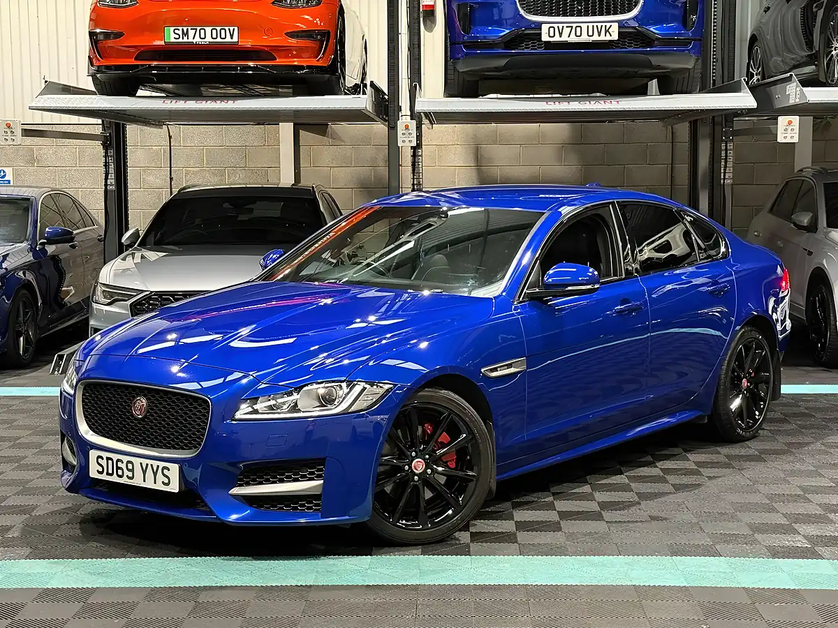 Used 2019 Jaguar Xf R-Sport Blue - Interior and Exterior details 5
