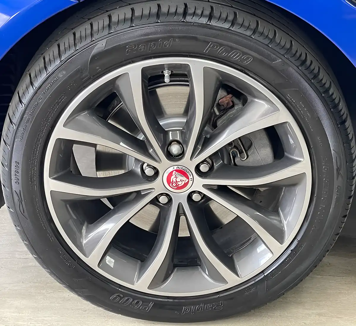 Used 2019 Jaguar Xf R-Sport Caesium Blue - Interior and Exterior details 11