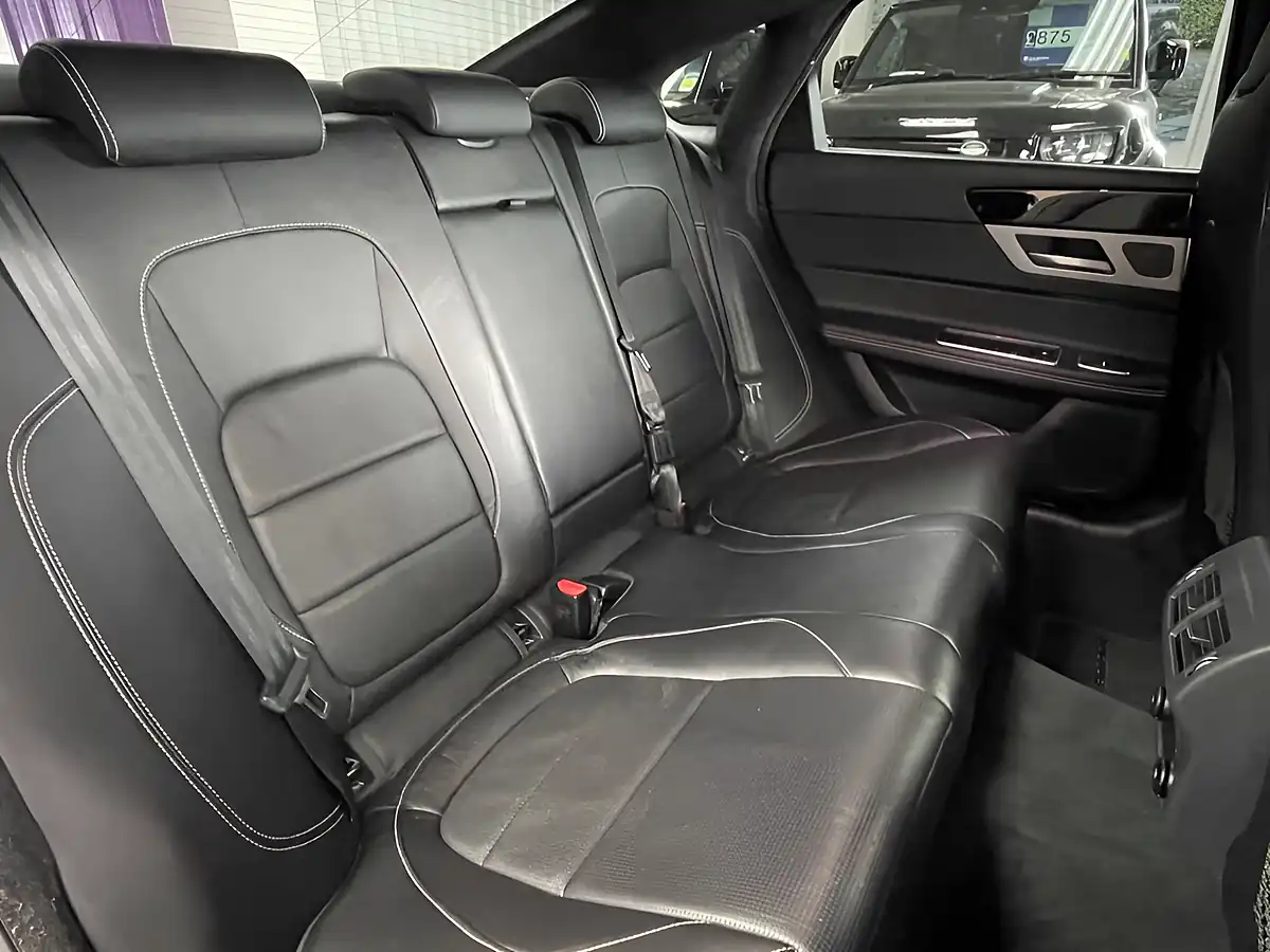 Used 2019 Jaguar Xf R-Sport Caesium Blue - Interior and Exterior details 14