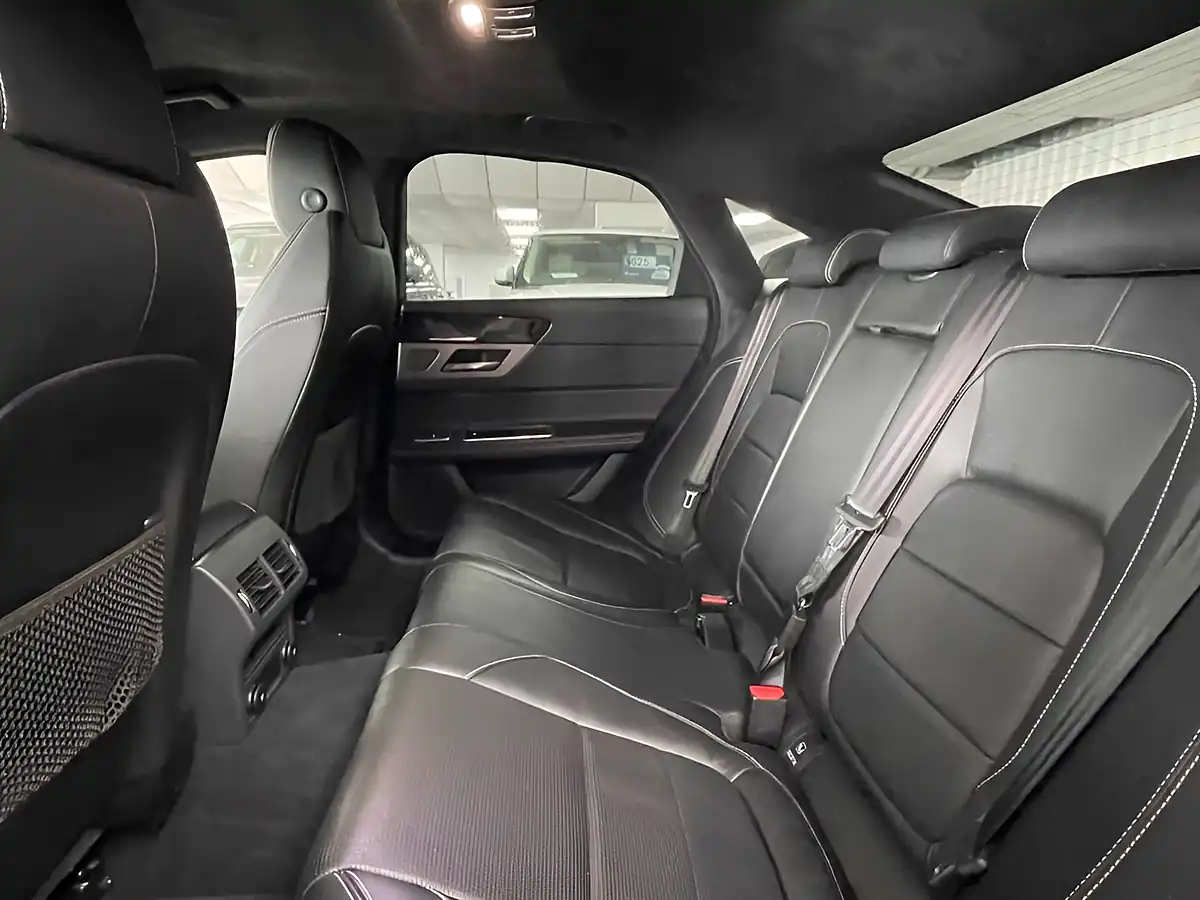 Used 2019 Jaguar Xf R-Sport Caesium Blue - Interior and Exterior details 15