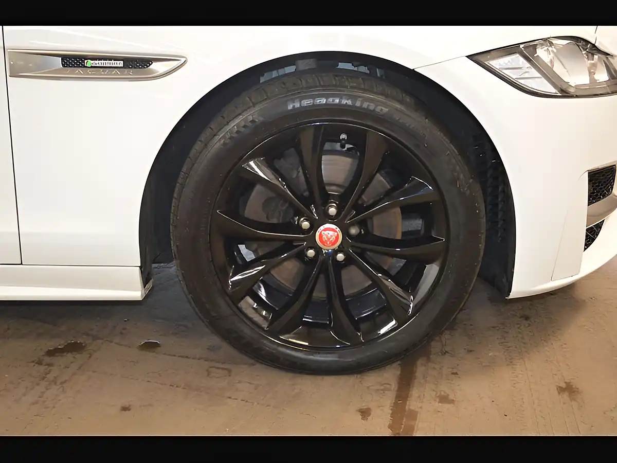 Used 2019 Jaguar Xf R-Sport Fuji White - Interior and Exterior details 13
