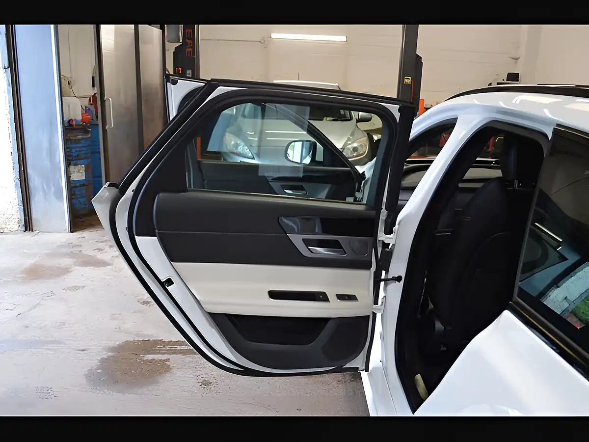 Used 2019 Jaguar Xf R-Sport Fuji White - Interior and Exterior details 15