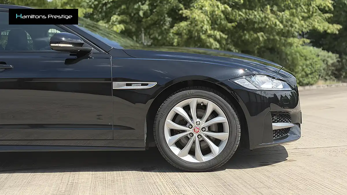 Used 2019 Jaguar Xf R-Sport Santorini Black - Interior and Exterior details 5