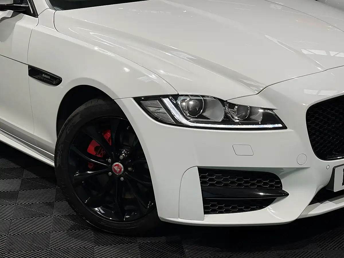 Used 2019 Jaguar Xf R-Sport White - Interior and Exterior details 11