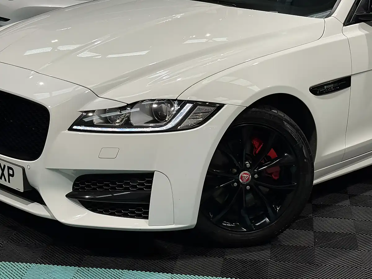 Used 2019 Jaguar Xf R-Sport White - Interior and Exterior details 12