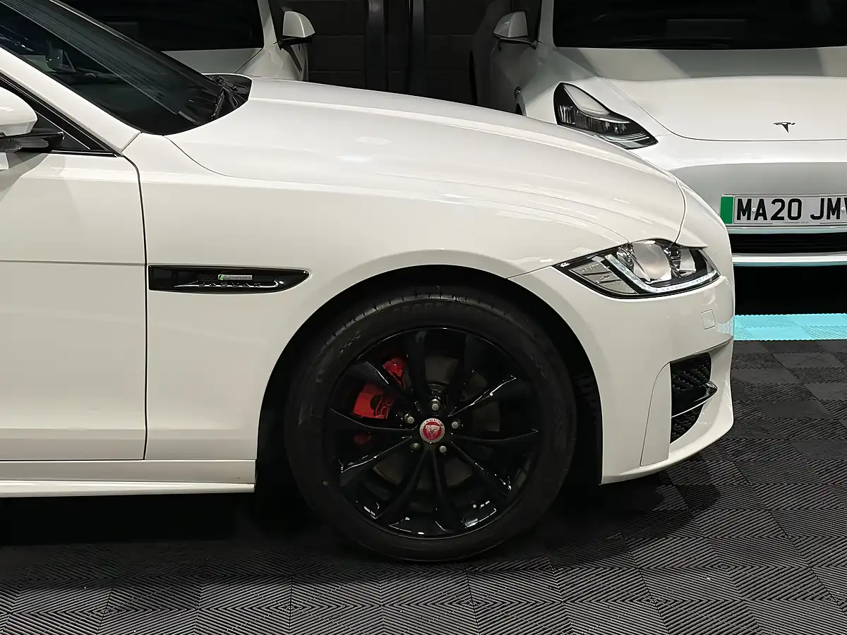 Used 2019 Jaguar Xf R-Sport White - Interior and Exterior details 15