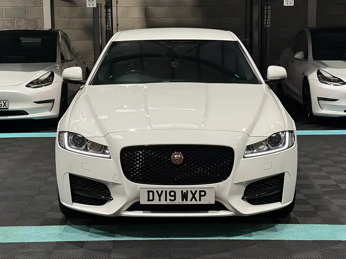 Used 2019 Jaguar Xf R-Sport White - Interior and Exterior details 4