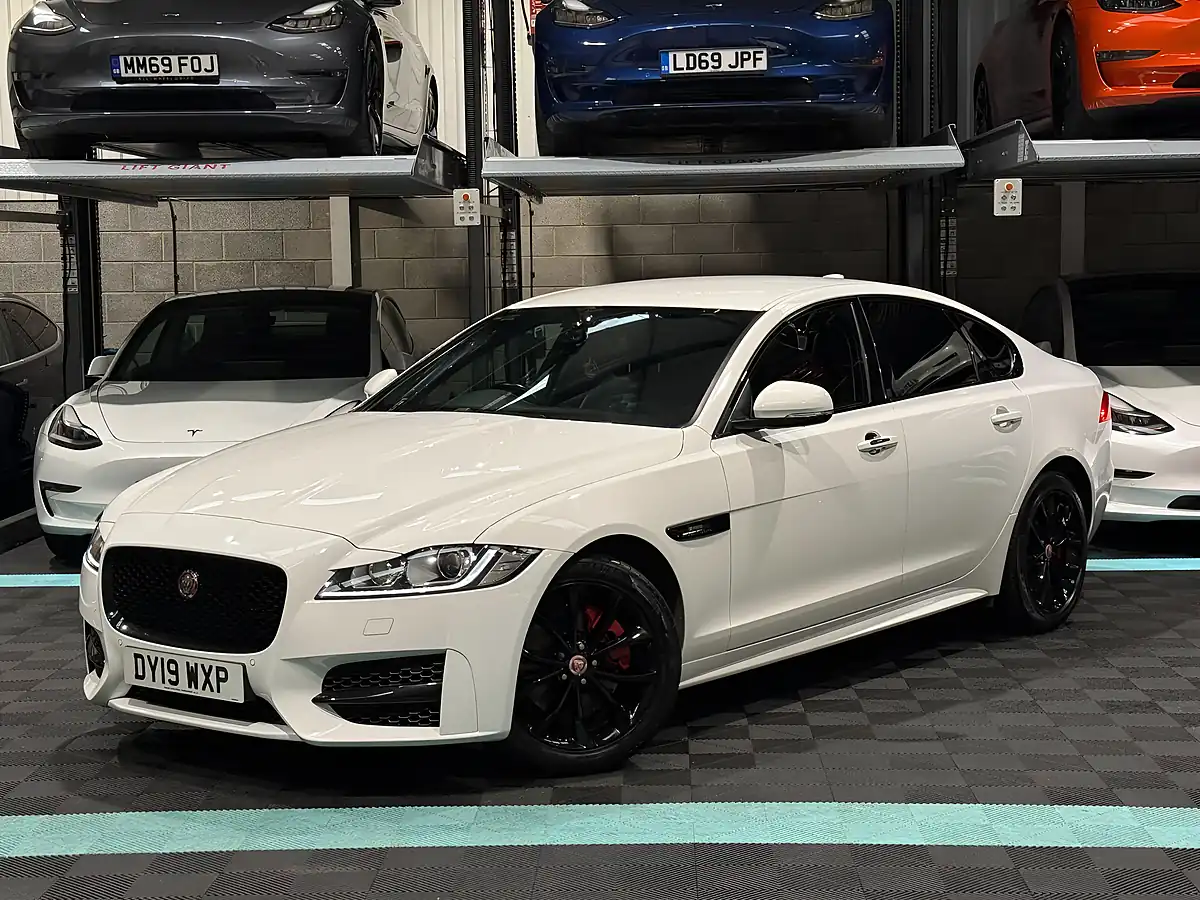 Used 2019 Jaguar Xf R-Sport White - Interior and Exterior details 5