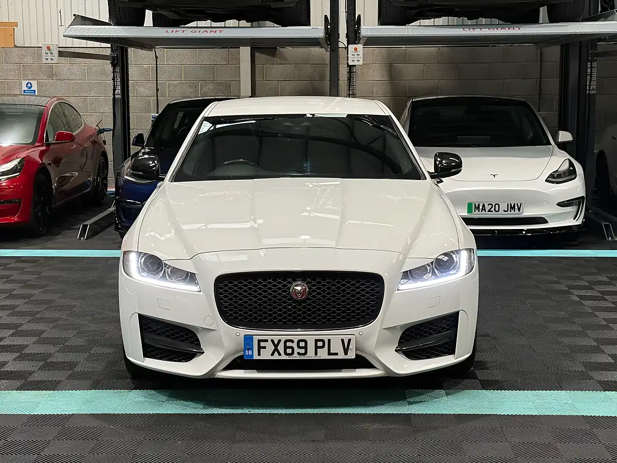 Used 2019 Jaguar Xf R-Sport White - Interior and Exterior details 4