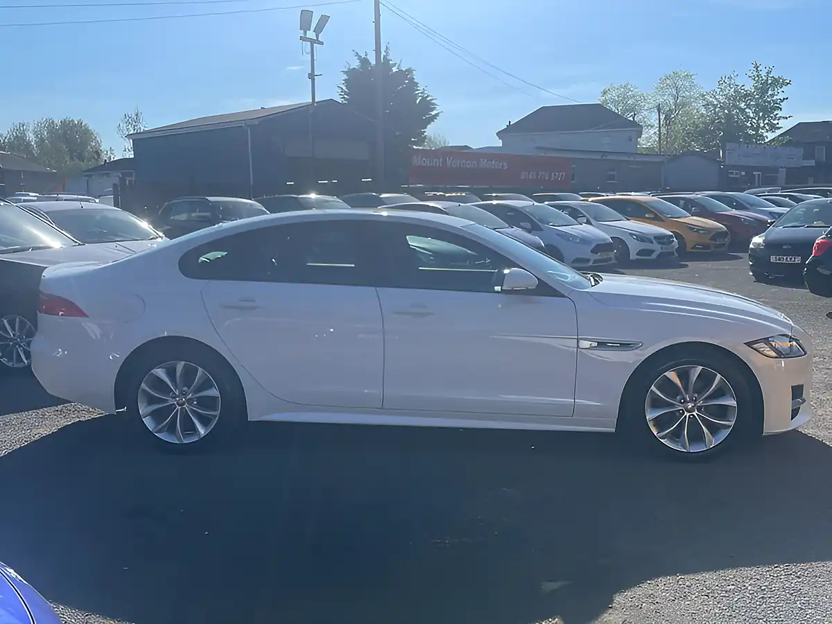 Used 2019 Jaguar Xf R-Sport White - Interior and Exterior details 9