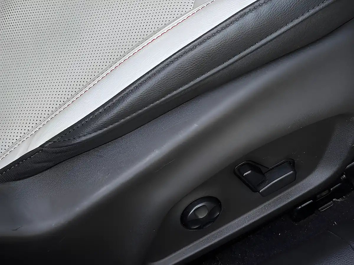 Used 2019 Jeep Compass Limited Red - Interior and Exterior details 13