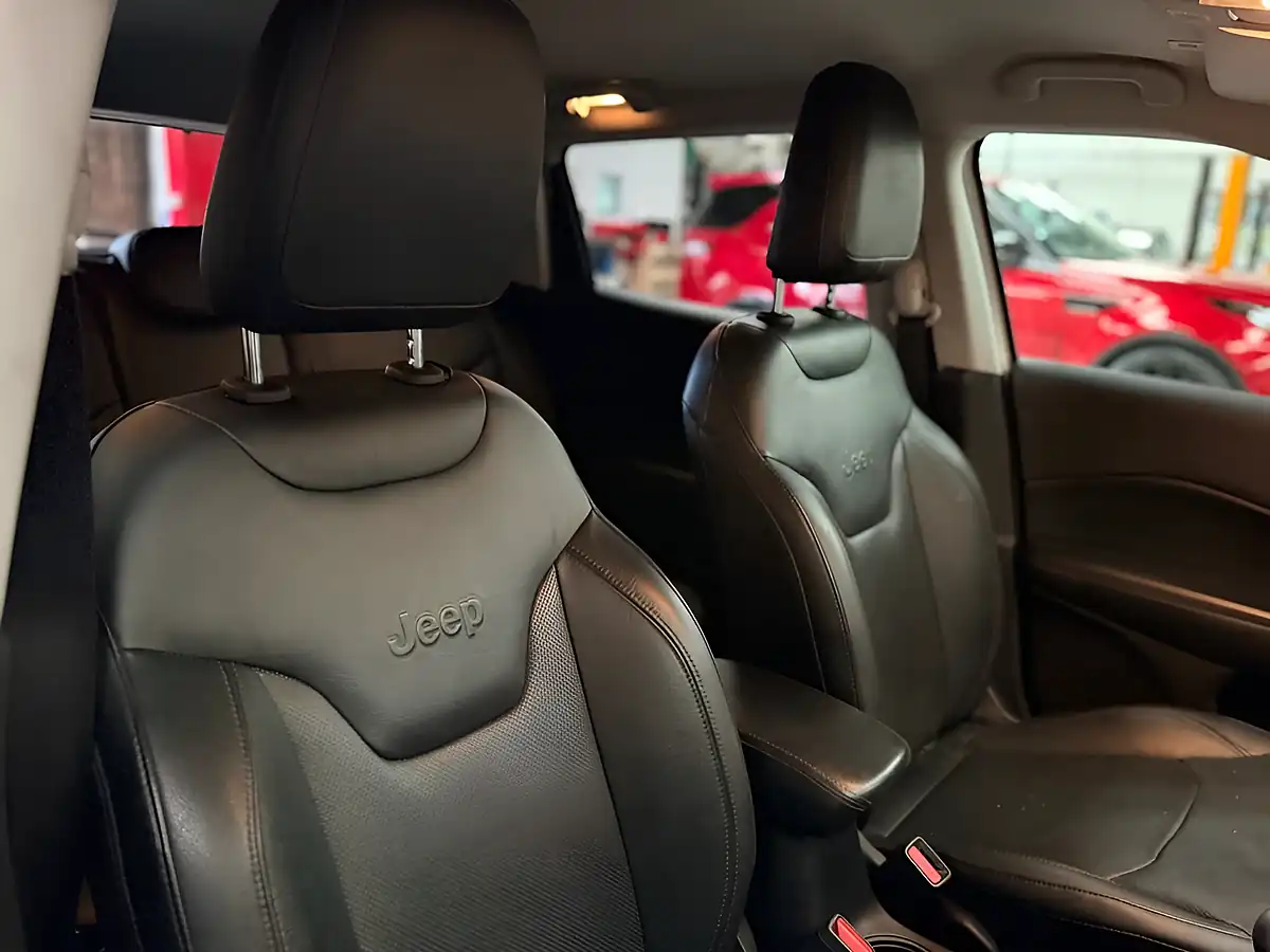 Used 2019 Jeep Compass Limited White - Interior and Exterior details 10