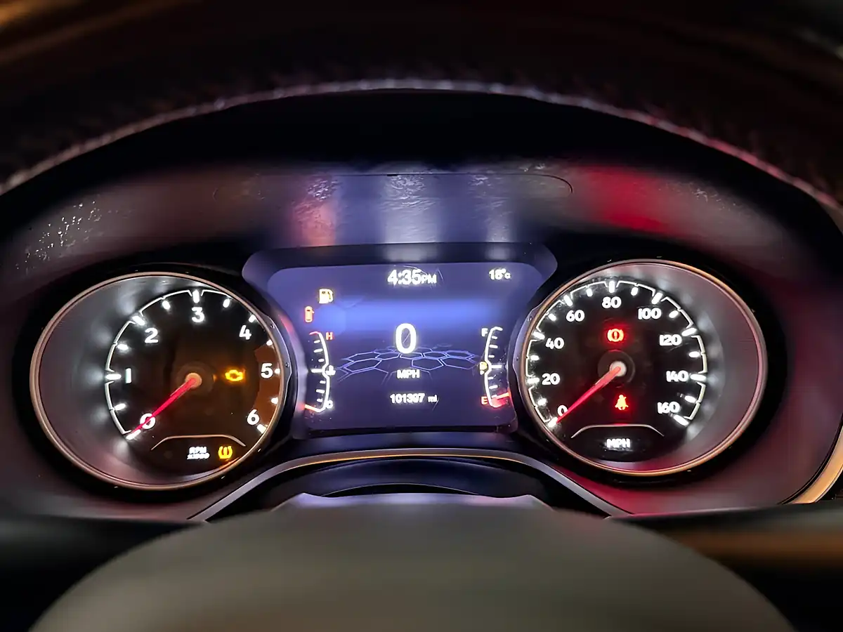 Used 2019 Jeep Compass Limited White - Interior and Exterior details 12
